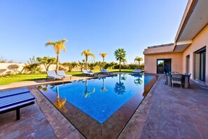 Pool - Spacious 5-bedroom villa in peaceful Marrakech-Safi with AC (Marrakech-Safi)