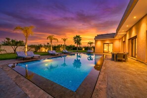 Pool - Spacious 5-bedroom villa in peaceful Marrakech-Safi with AC (Marrakech-Safi)