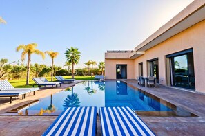 Pool - Spacious 5-bedroom villa in peaceful Marrakech-Safi with AC (Marrakech-Safi)