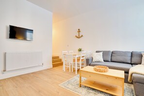 Smart TV - Apt 1 Armatage Flats, Eyemouth (Eyemouth)