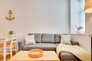 Smart TV - Apt 1 Armatage Flats, Eyemouth (Eyemouth)