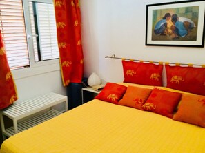 Iron/ironing board, WiFi