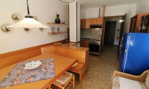 Leilighet, 2 soverom, terrasse, hageutsikt | Spisestue