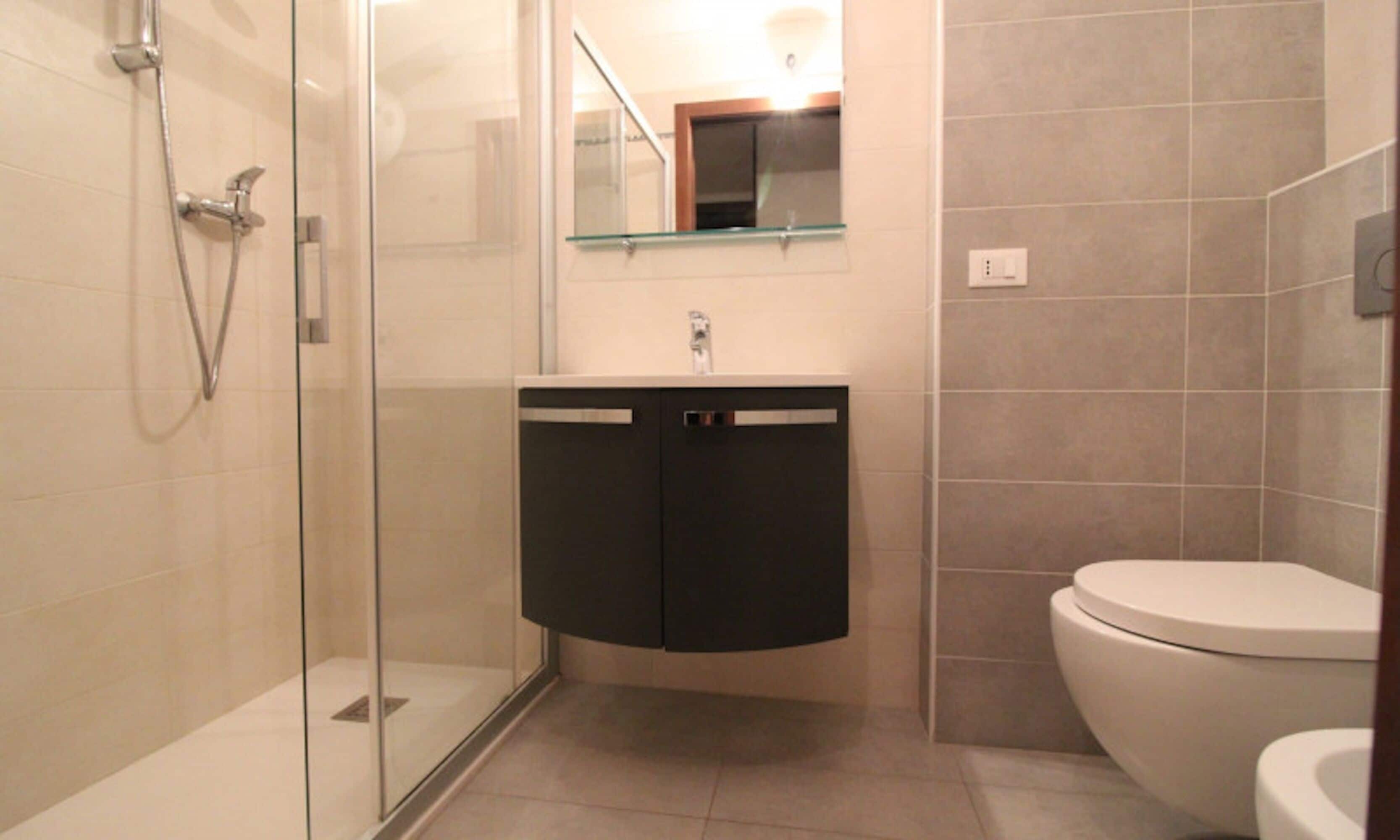 Appartement, 2 slaapkamers, terras, uitzicht op tuin | Badkamer