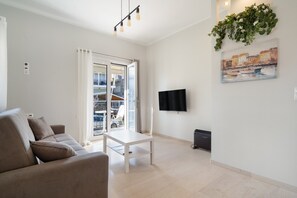 Living area - Apartment 'Nidri' with Balcony, Wi-Fi and Air Conditioning (Νυδρί)