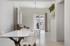 Interior - Apartment 'Nidri' with Balcony, Wi-Fi and Air Conditioning (Νυδρί)