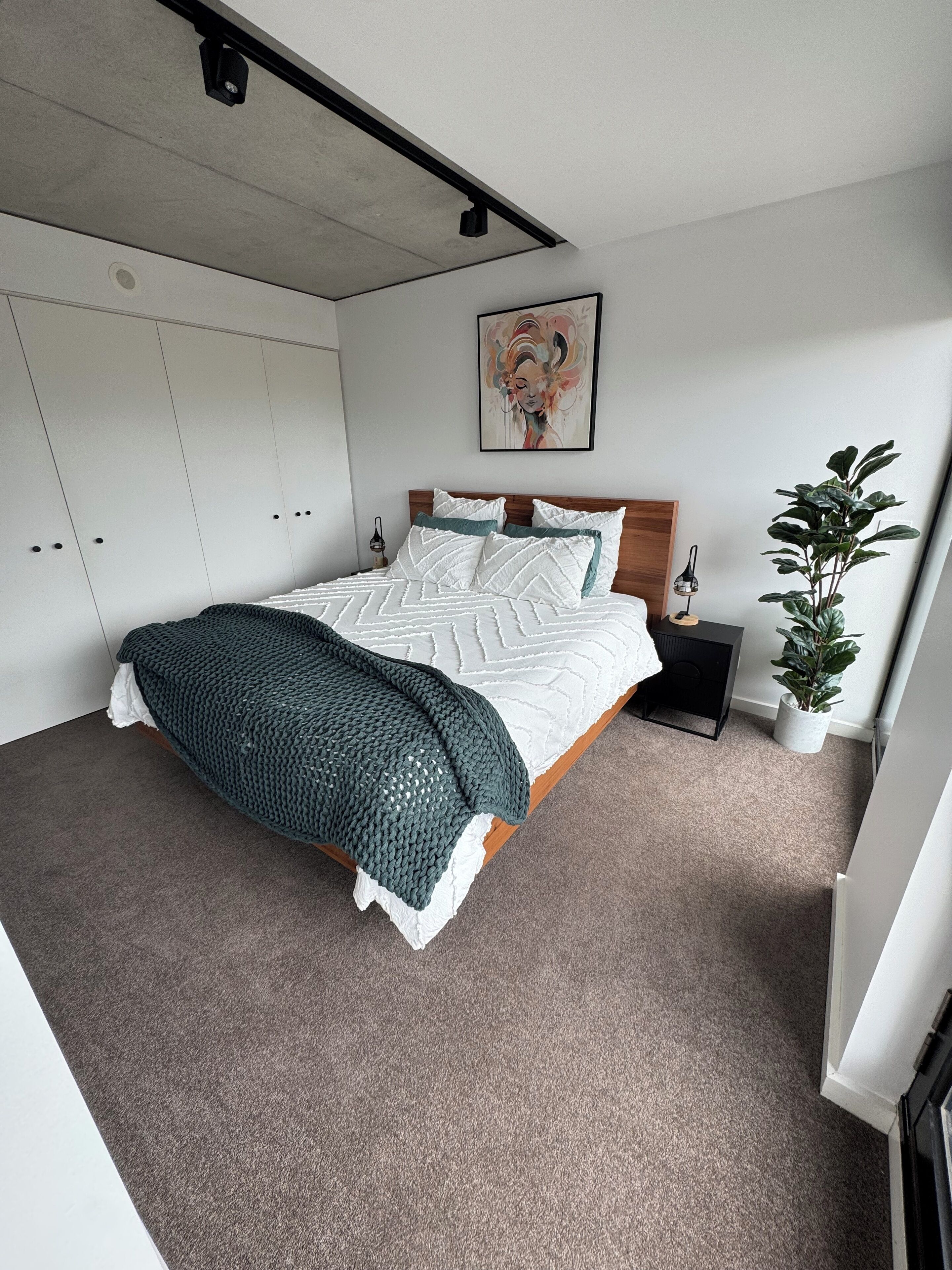 2 bedrooms, desk, iron/ironing board, free WiFi