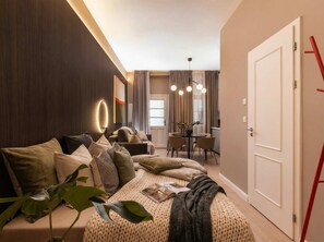 Bügeleisen/Bügelbrett, Reisekinderbett, WLAN, Bettwäsche
