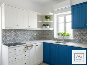 Departamento, vista al mar | Cocina privada | Refrigerador con congelador, microondas, horno y parrilla de estufa 