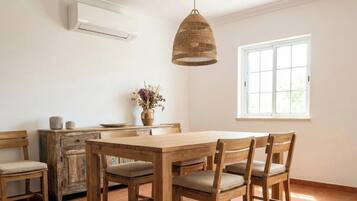 Apartamento, vistas al mar | Restauración