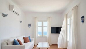 Departamento, vista al mar | Área de sala de estar