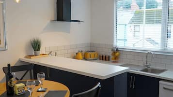 Réfrigérateur, micro-ondes, four, lave-vaisselle