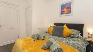 2 chambres, fer et planche à repasser, Wi-Fi, draps fournis