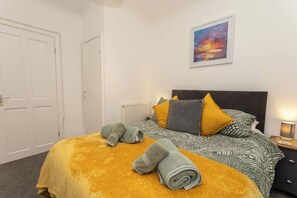 2 bedrooms, iron/ironing board, WiFi, bed sheets