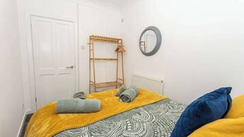 2 bedrooms, iron/ironing board, WiFi, bed sheets