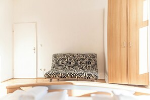 Basic Room | Iron/ironing board, free WiFi - Cozy Rooms Perfect for Extended Stays (Vienna)