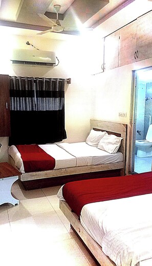 Deluxe Room | Egyptian cotton sheets, premium bedding, memory-foam beds, desk - HOTEL JAY BHAWANI (ahmedabad)