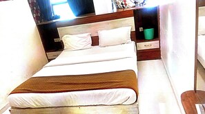 Deluxe Room | Egyptian cotton sheets, premium bedding, memory-foam beds, desk - HOTEL JAY BHAWANI (ahmedabad)