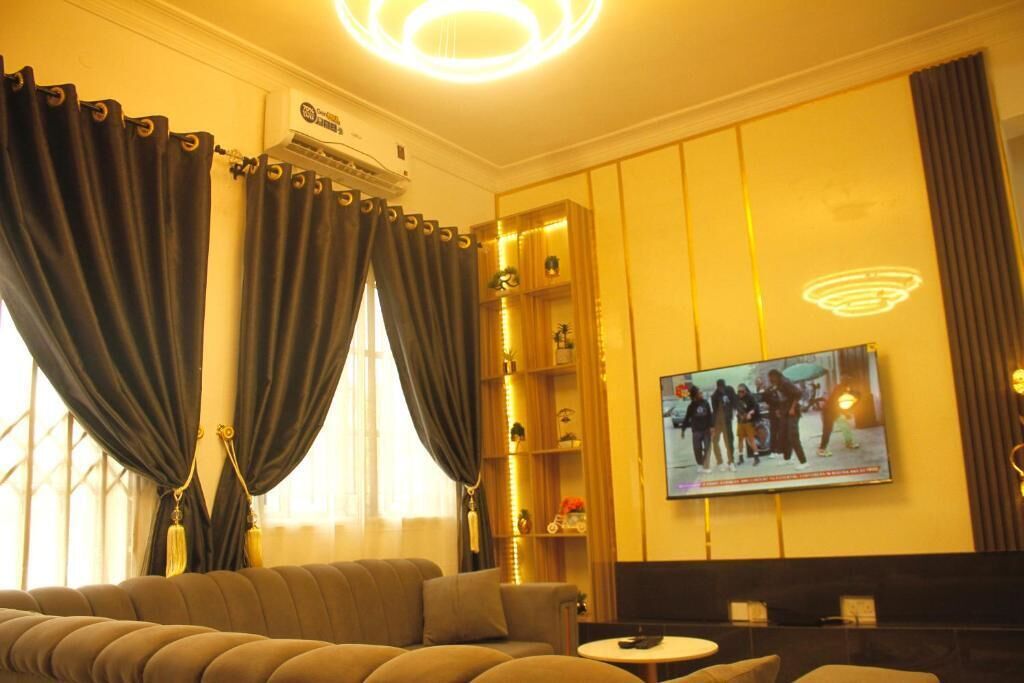 Deluxe Apartment, Balcony, City View | Living area