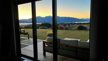 Suite Mewah, 3 kamar tidur, pemandangan gunung | Seprai premium, tirai kedap cahaya, dan setrika/meja setrika