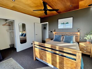 Suite Mewah, 3 kamar tidur, pemandangan gunung | Seprai premium, tirai kedap cahaya, dan setrika/meja setrika