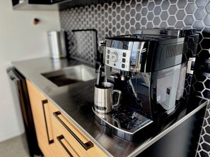 Suite Mewah, 3 kamar tidur, pemandangan gunung | Dapur kecil pribadi | Mesin espresso, mesin pembuat kopi/teh, dan ketel listrik