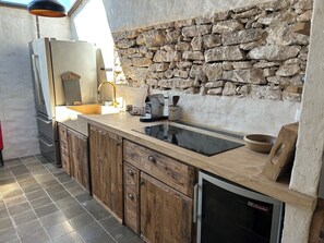 Fridge, oven, stovetop, dishwasher - Old sheepfold with private pool (Bonnieux)