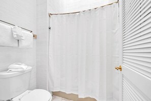 Shower - Paradise at Seawinds 5-Private Beach-Sleeps 20 (Miramar Beach)