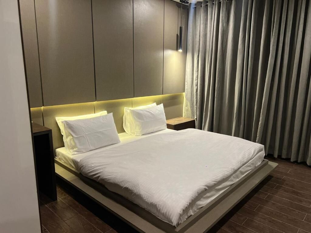 Escritorio, espacio para trabajar con un portátil, wifi gratis