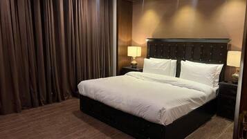 Skrivebord, skrivebord for bærbar PC og wi-fi (inkludert)