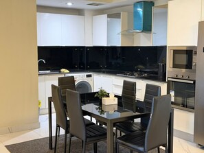 Classic Apartment | Private kitchen | Mini-fridge, microwave, oven, stovetop