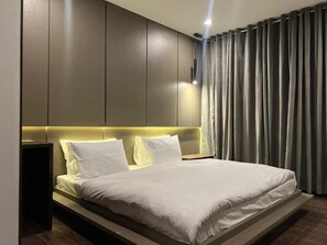 Apartamento clássico | Escrivaninha, espaço de trabalho para notebook, quartos à prova de som