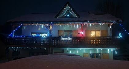 Self-contained apartment in residence with private parking. Pets allowed