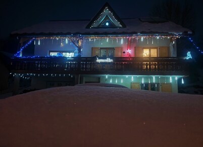 Self-contained apartment in residence with private parking. Pets allowed