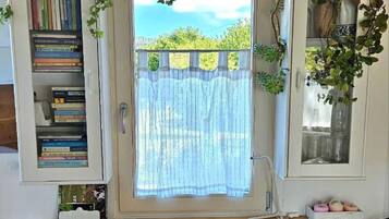 House, 1 Bedroom, Balcony, Garden View | Interior