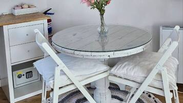 Nhà, 1 phòng ngủ, ban công, quang cảnh vườn | Khu ăn uống