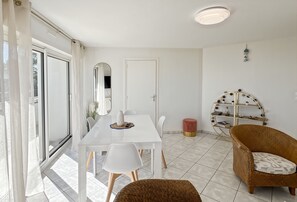 Dining - Ploemeur T2 with Balcony, Garage 30m to Beach (Ploemeur)