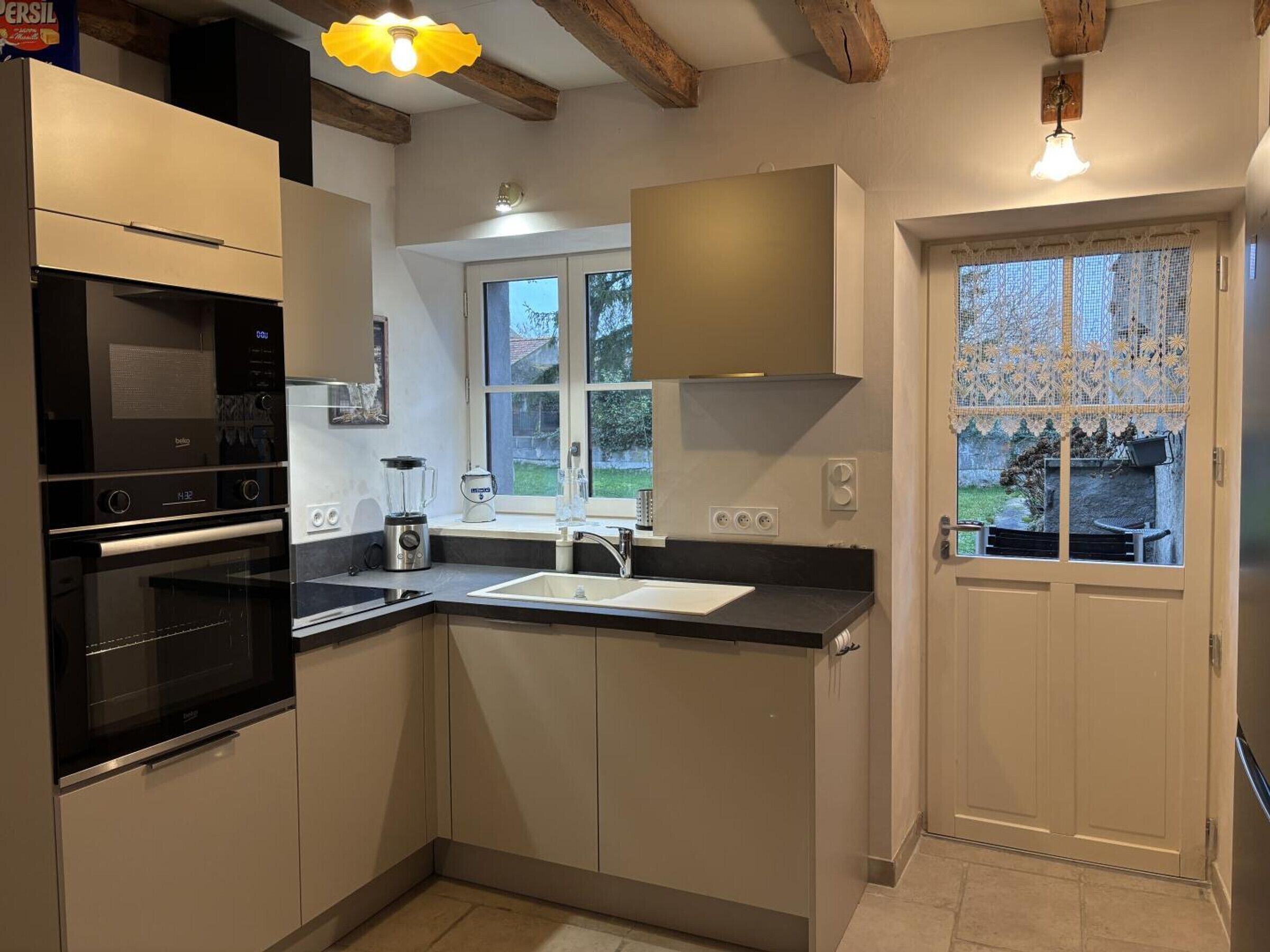 雪櫃、微波爐、焗爐、洗碗機