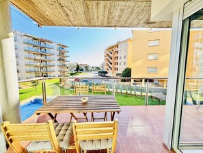 Outdoor dining - Apartment in Roses with Private Terrace and Parking (Roses)