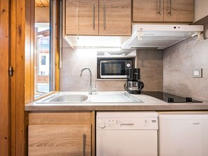 Microwave, dishwasher, coffee/tea maker, toaster - Studio in Brides-les-Bains, near gondola, 4 people (Brides-les-Bains)