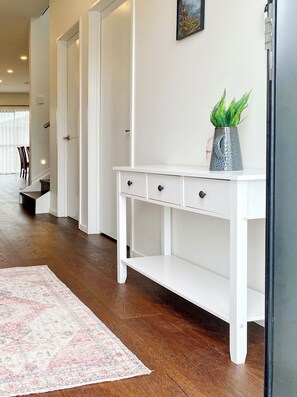 Interior - Longhorn Drive Spacious 7 BRs & 4.5 BHs house (Auckland)