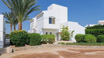5 bedrooms