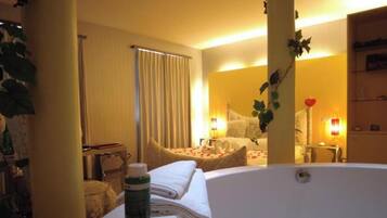 Zimmersafe, Schreibtisch, schallisolierte Zimmer, BĂŒgeleisen/BĂŒgelbrett