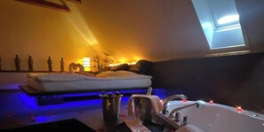 Hair dryer, towels, soap, shampoo - Hotel Herberge (Teufenthal)