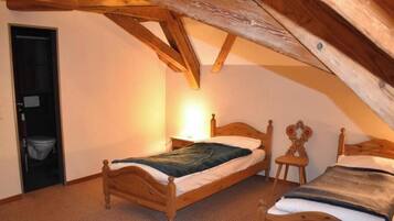 Standard Single Room | In-room safe, desk, soundproofing, iron/ironing board