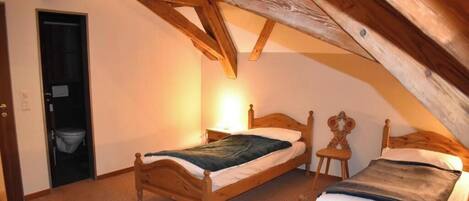Standard Single Room | In-room safe, desk, soundproofing, iron/ironing board (on request)