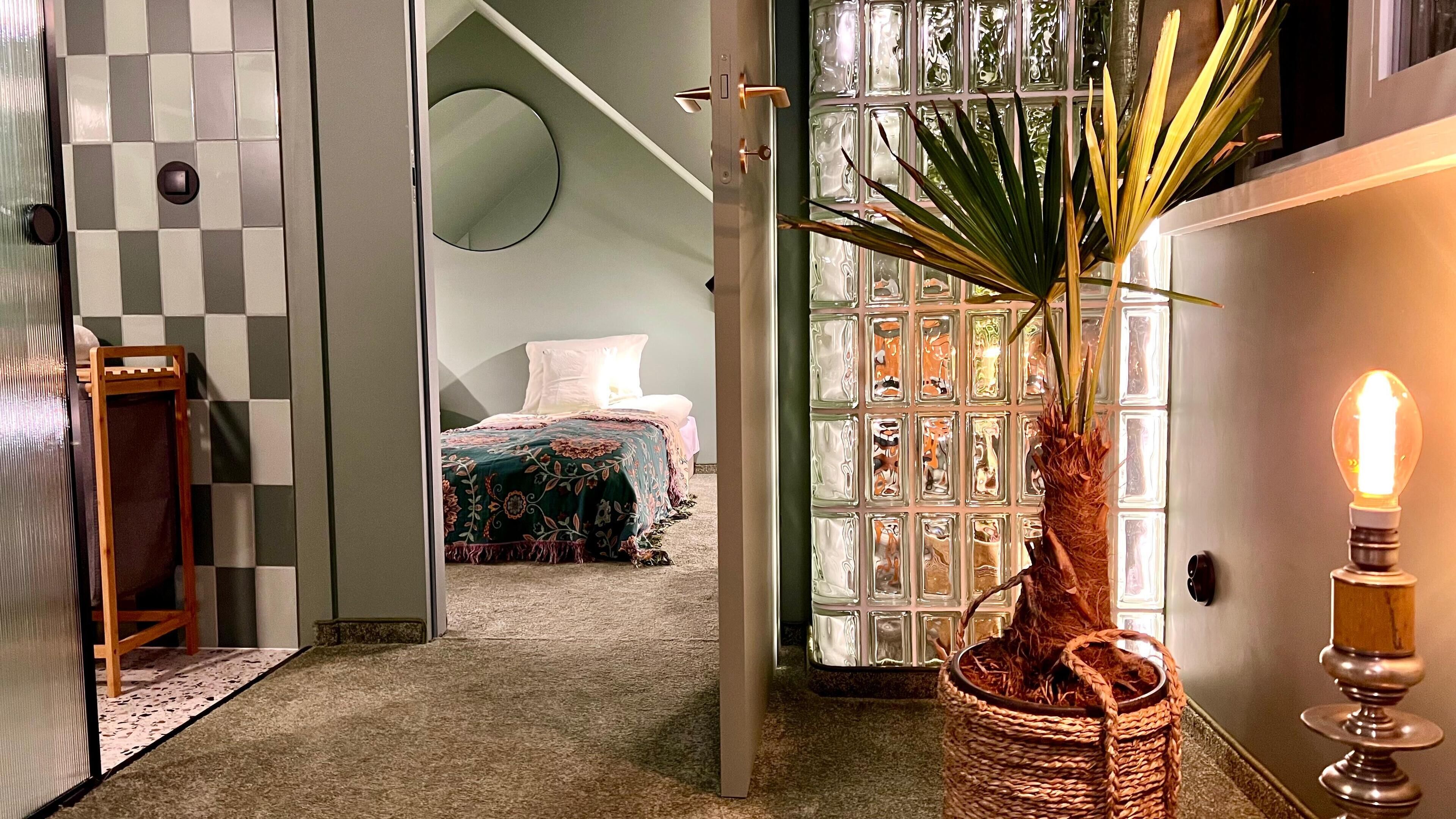 Deluxe-kattohuoneisto, näköala pihalle | Ilmainen Wi-Fi