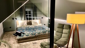 Deluxe Penthouse, Courtyard View | Free WiFi - Turkusowa Wyspa (Wlen)