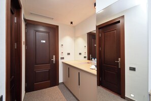 Standard Double Room, City View | Interior - BM Avenue Hotel (Yerevan)