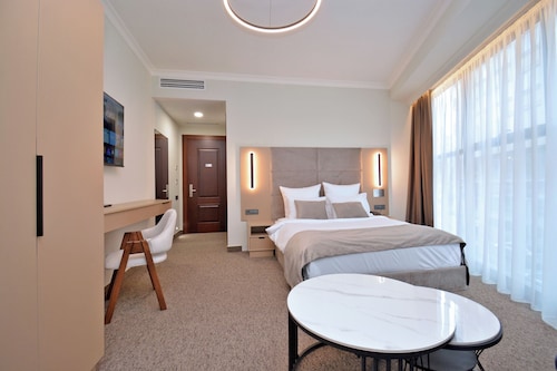 BM Avenue Hotel